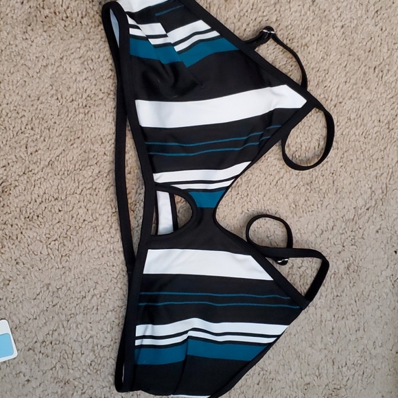 Cupshe Bikini - Picture 2 of 4